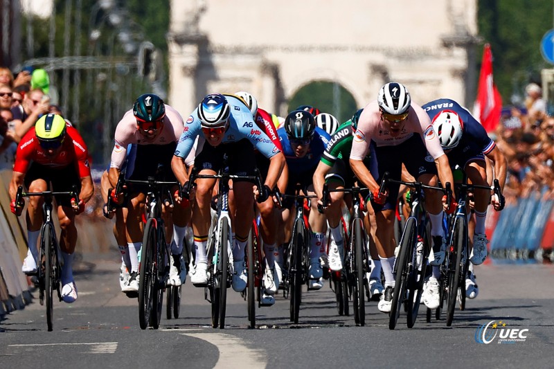 European Championships Munich 2022 - 2022 UEC Road Elite European Championships - Men's Road Race - 14/08/2022 - Fabio Jakobsen (NED) - Arnaud Demare (FRA) - Tim Merlier (BEL) - photo Luca Bettini/UEC/SprintCyclingAgency?2022